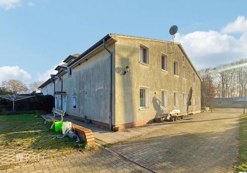 Seitenansicht + Einfahrt