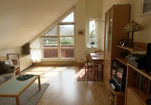 Wohnzimmer mit Balkon