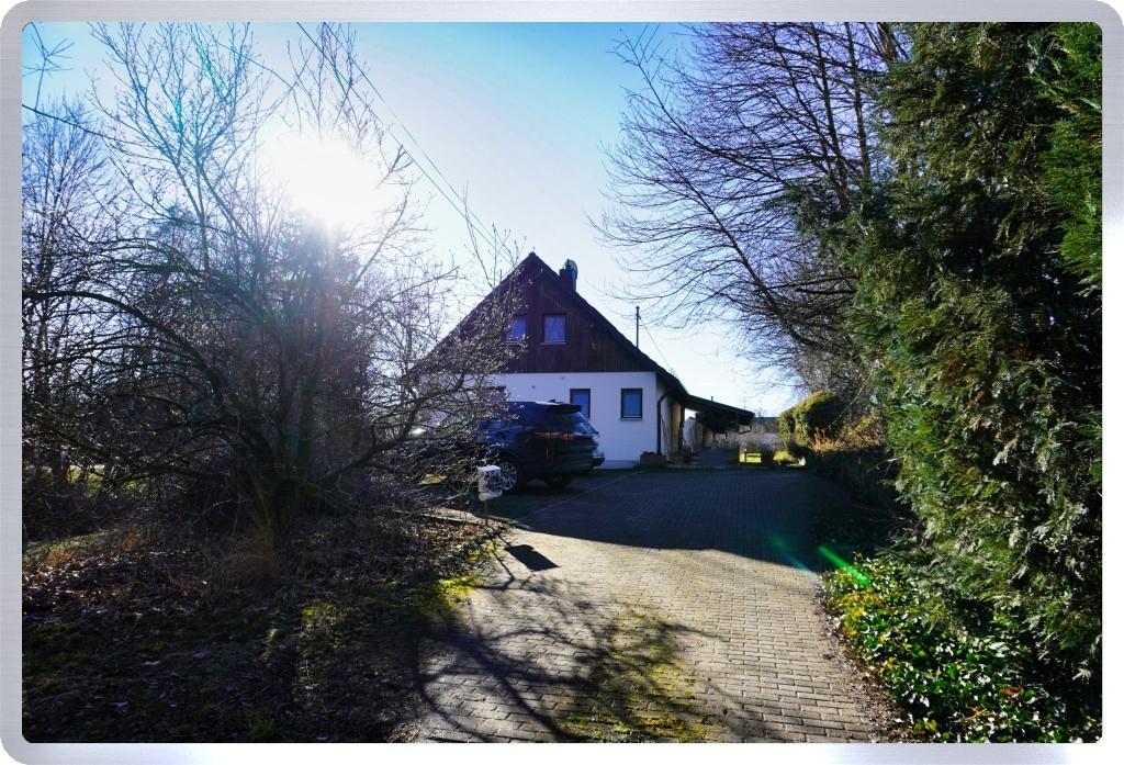 Haus mit Stellplätzen