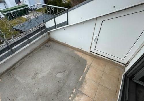 23 Balkon mit Sandkasten