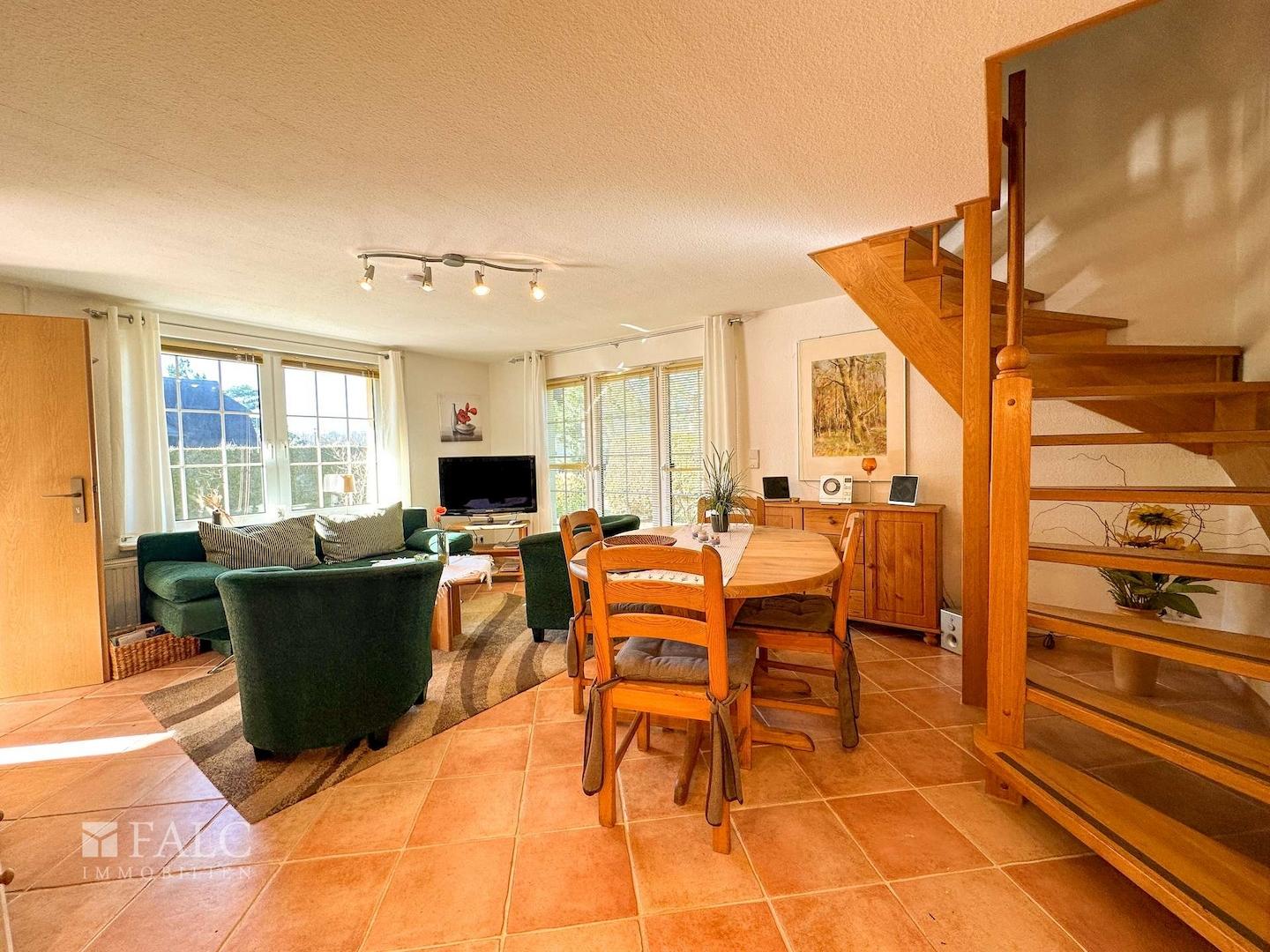 Wohnzimmer Wohnung links