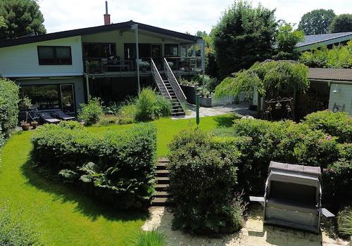 Liebevoll angelegter Garten