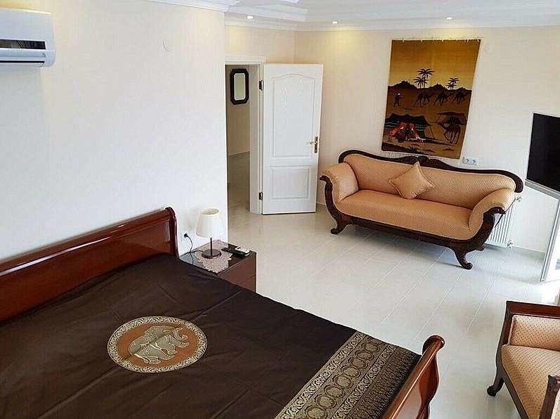 Schlafzimmer 1