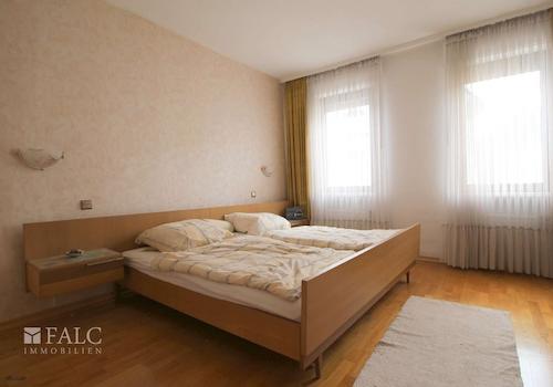 Schlafzimmer 1. OG Vorderhaus