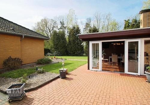 Vor dem Wintergarten