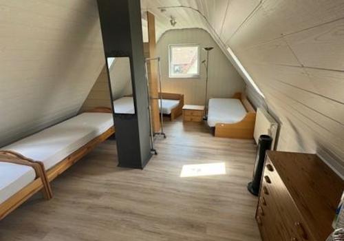 80 Gästezimmer mit 4 Schlafplätzen im DG