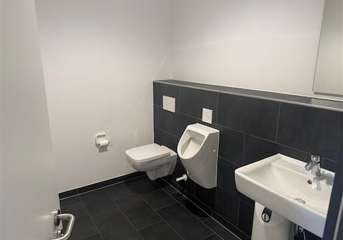 Herren WC im Büro