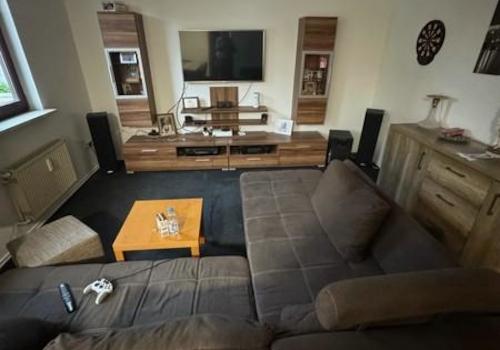 54 WE OG Altbau Wohnzimmer