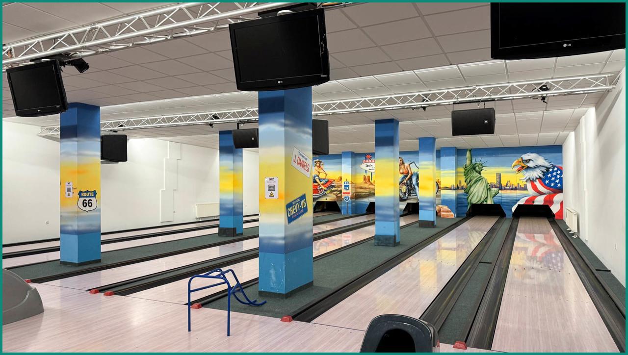 Fünf Bowlingbahnen mit trendiger Ausstattung