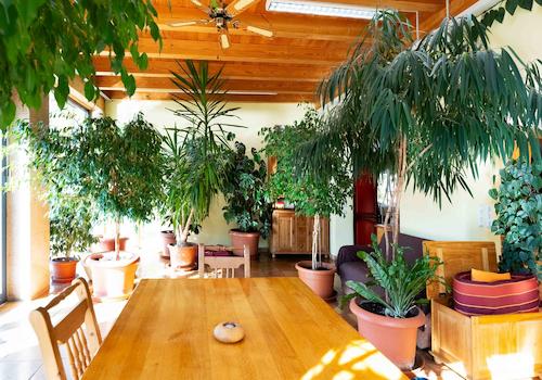 Die weitere Ansicht auf den beheizbaren Wintergarten