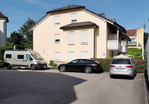 Stellplätze auf dem Innenhof