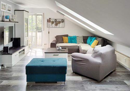 Wohnbereich mit Blick auf dem Balkon