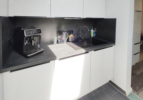 Küchenzeile mit Spüle