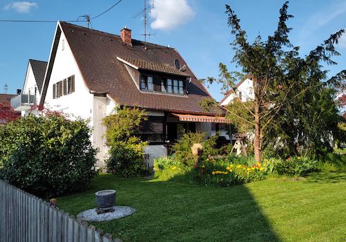 Der große Garten zum Haus