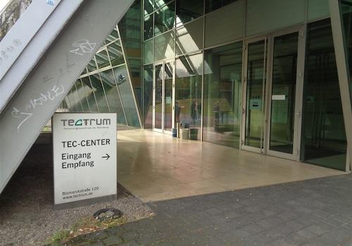 Zugang zur Tiefgarage und Gebäude