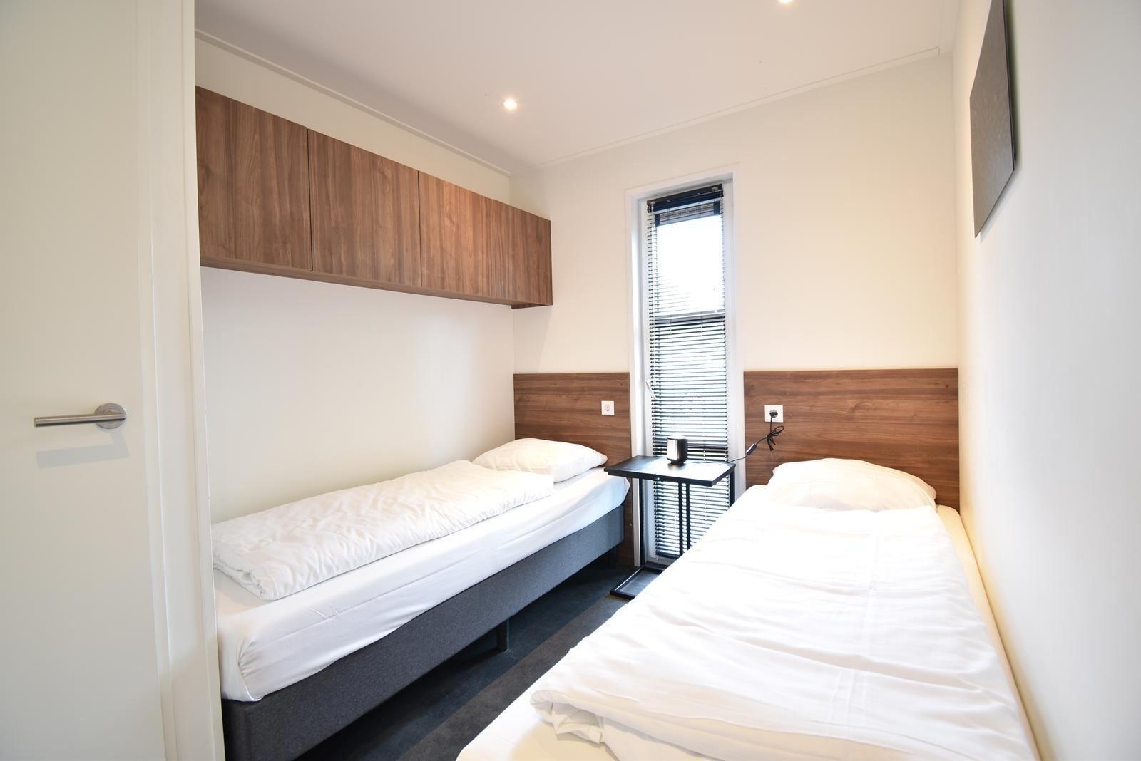 ferienhaus-kaufen-biddinghuizen-hauptschlafzimmer-2025.webp09