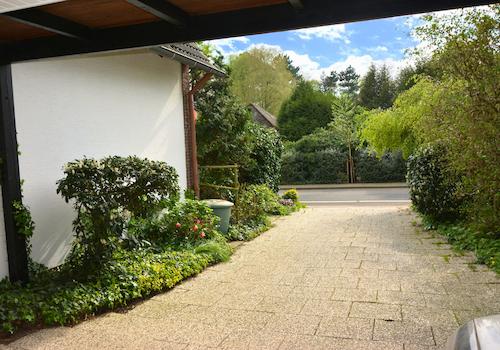 Großzügige Auffahrt