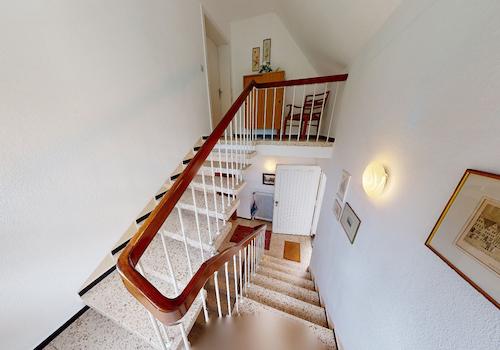 Treppe ins Obergeschoss