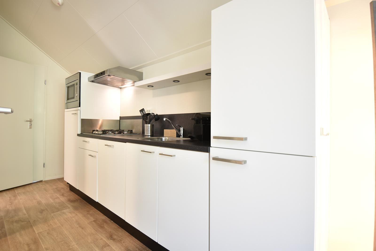 chalet-kaufen-arnhem-offene-kuche-wohnzimmer-modern-2025.webp001