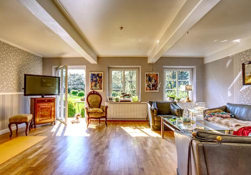 Wohnbereich mit Zugang zum Garten