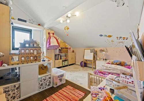 5 4DG_Kind_Haupthaus