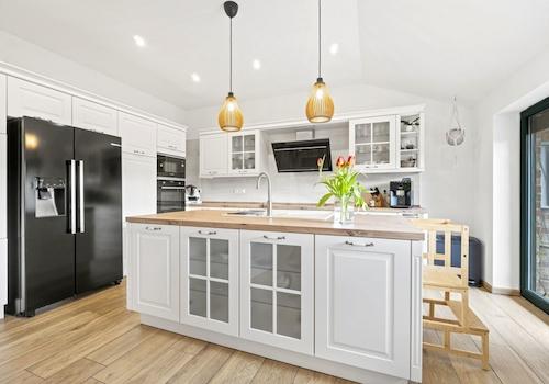 8 3OG_WHG_Kueche_Nebengebäude