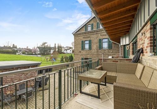 8 6OG_WHG_Kueche_Balkon_Nebengebäude