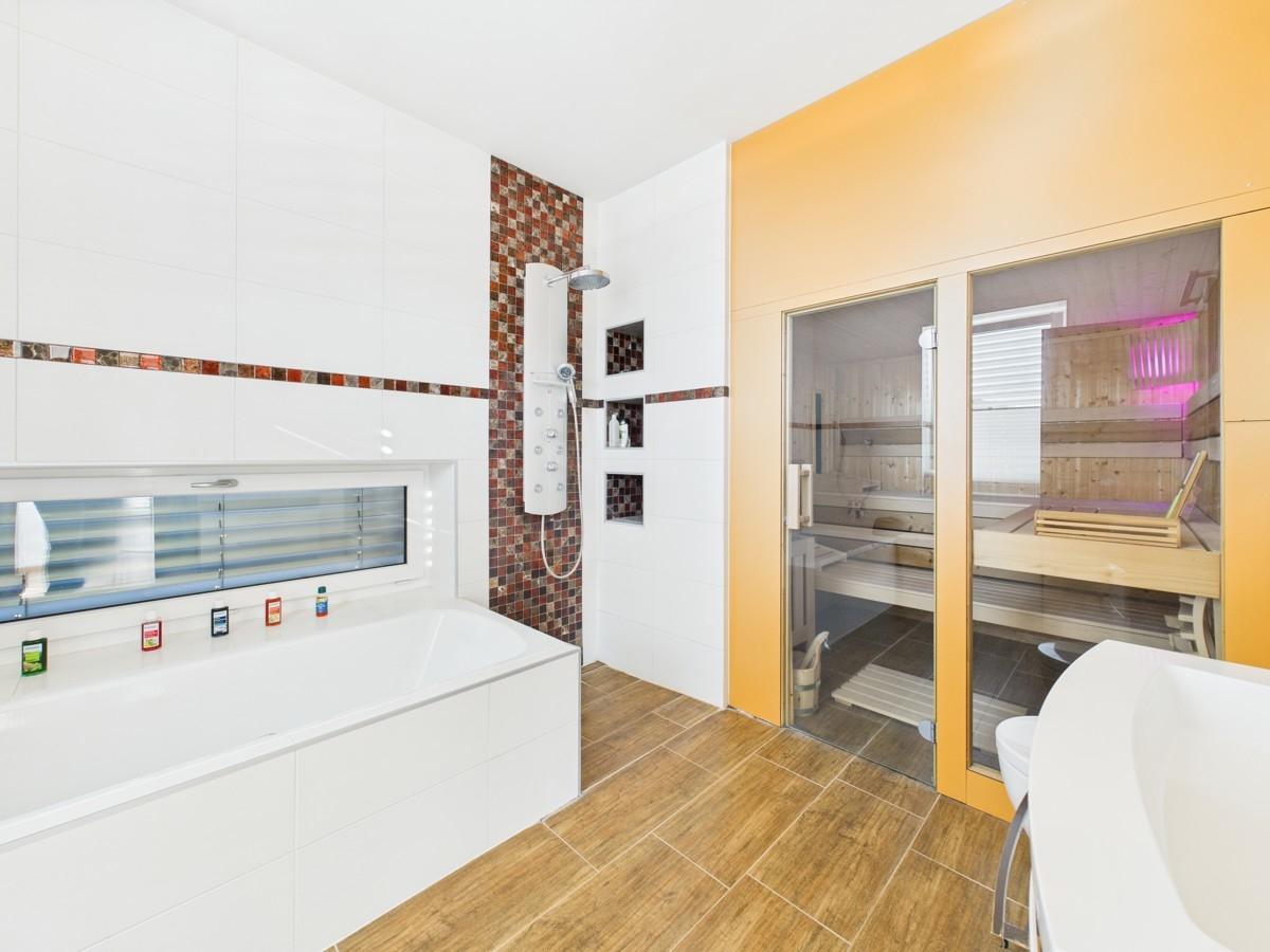Badezimmer mit Sauna