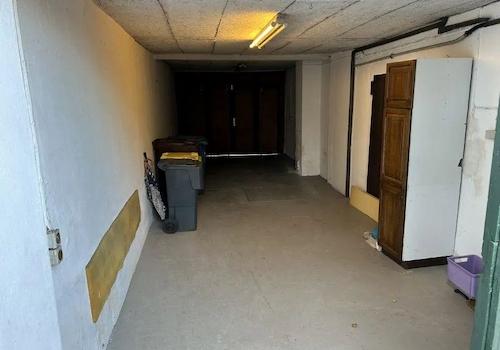 25 Garage mit Kellerzugang
