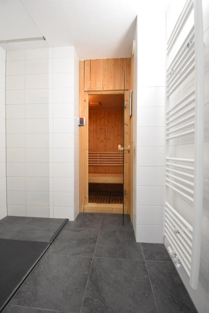ferienhaus-badezimmer-cape-helius-sauna-luxus-wellness005