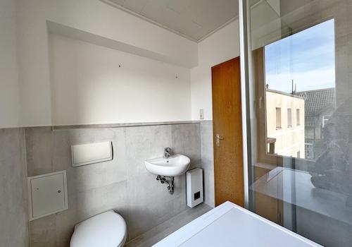 OG Wohnung rechts Bad mit Dusche