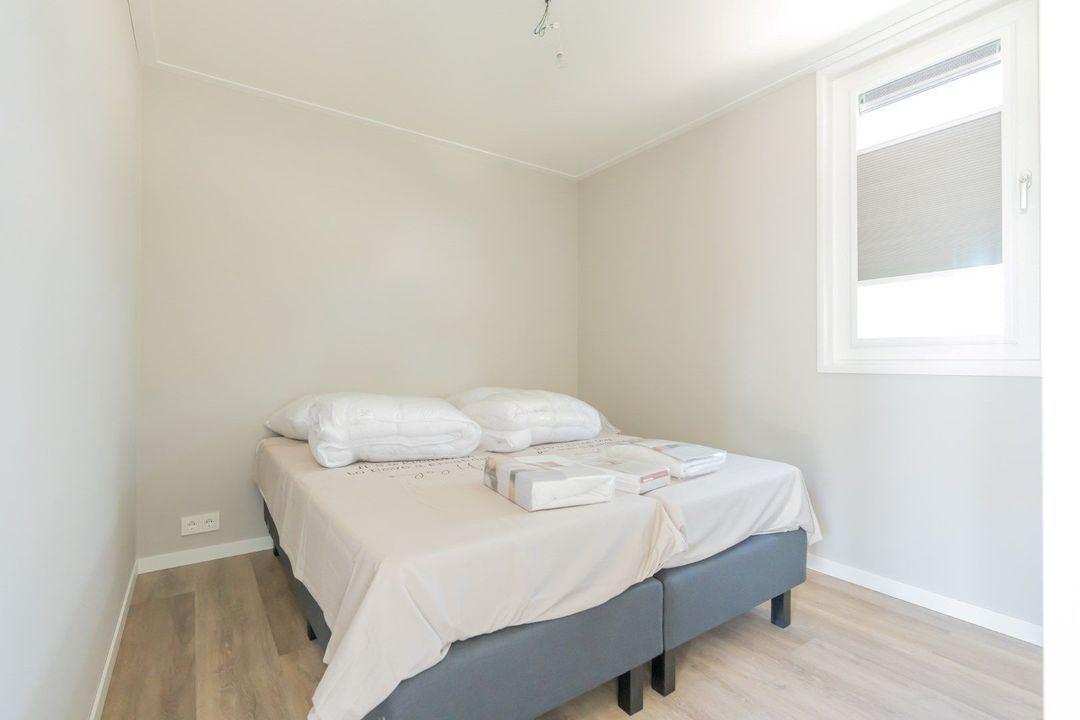 Hauptschlafzimmer-Ferienhaus-Burgh-Haamstede-Mit-Doppelbett001