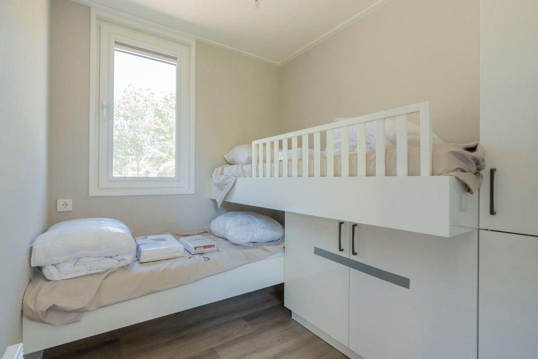 Hauptschlafzimmer-Ferienhaus-Burgh-Haamstede-Mit-Doppelbett003