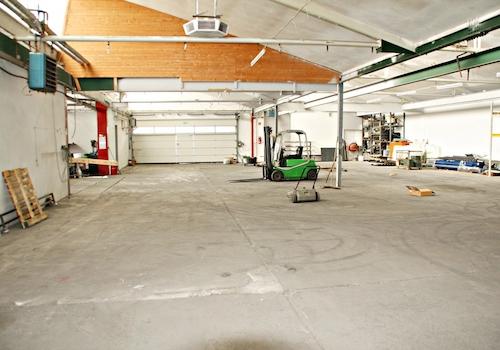 Halle mit Rolltor
