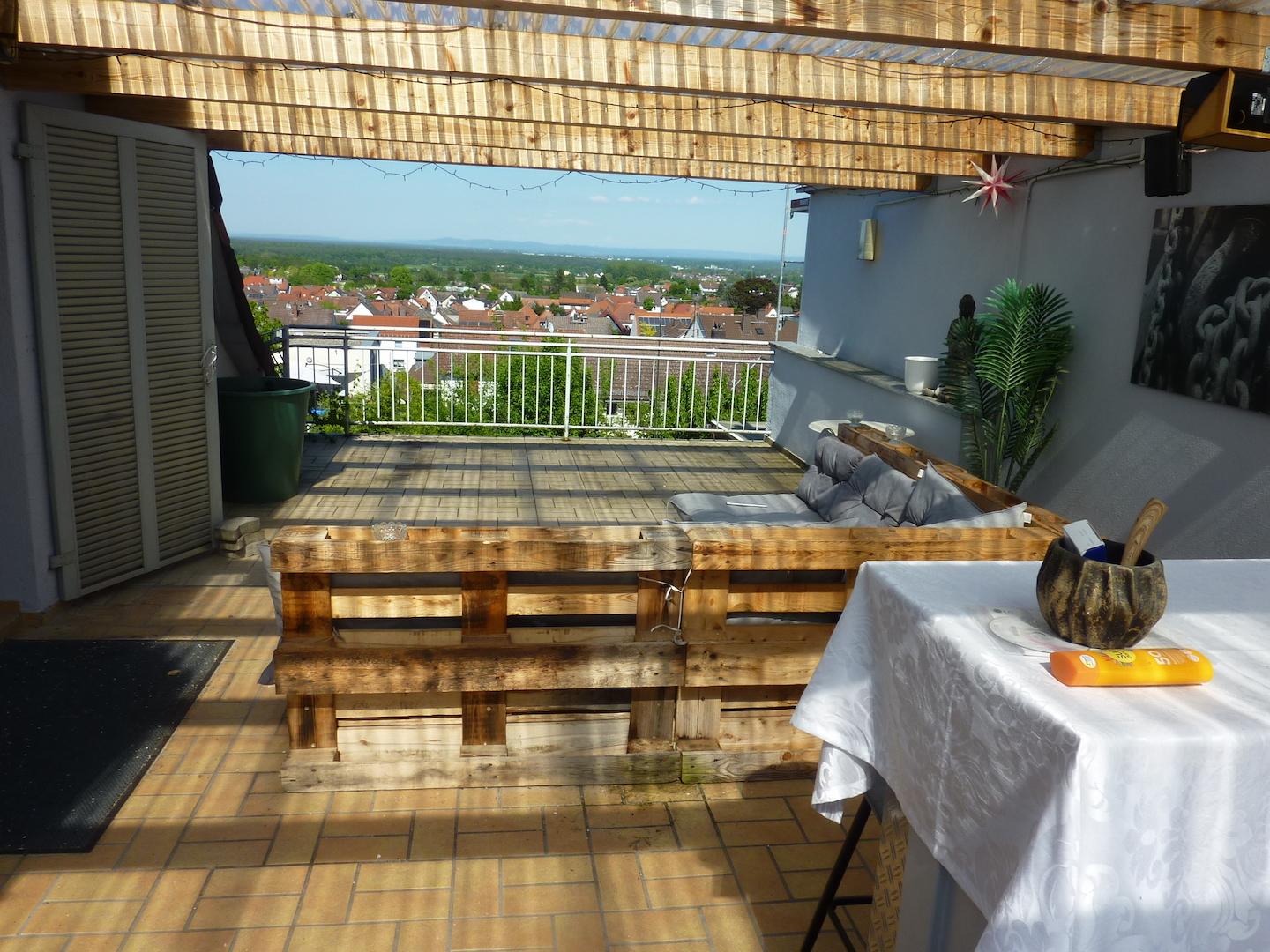überdachte Terrasse im OG