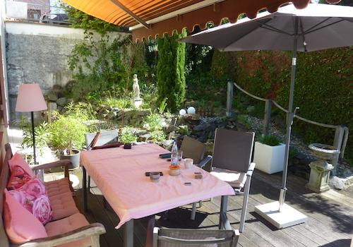 Terrasse vor dem Haus