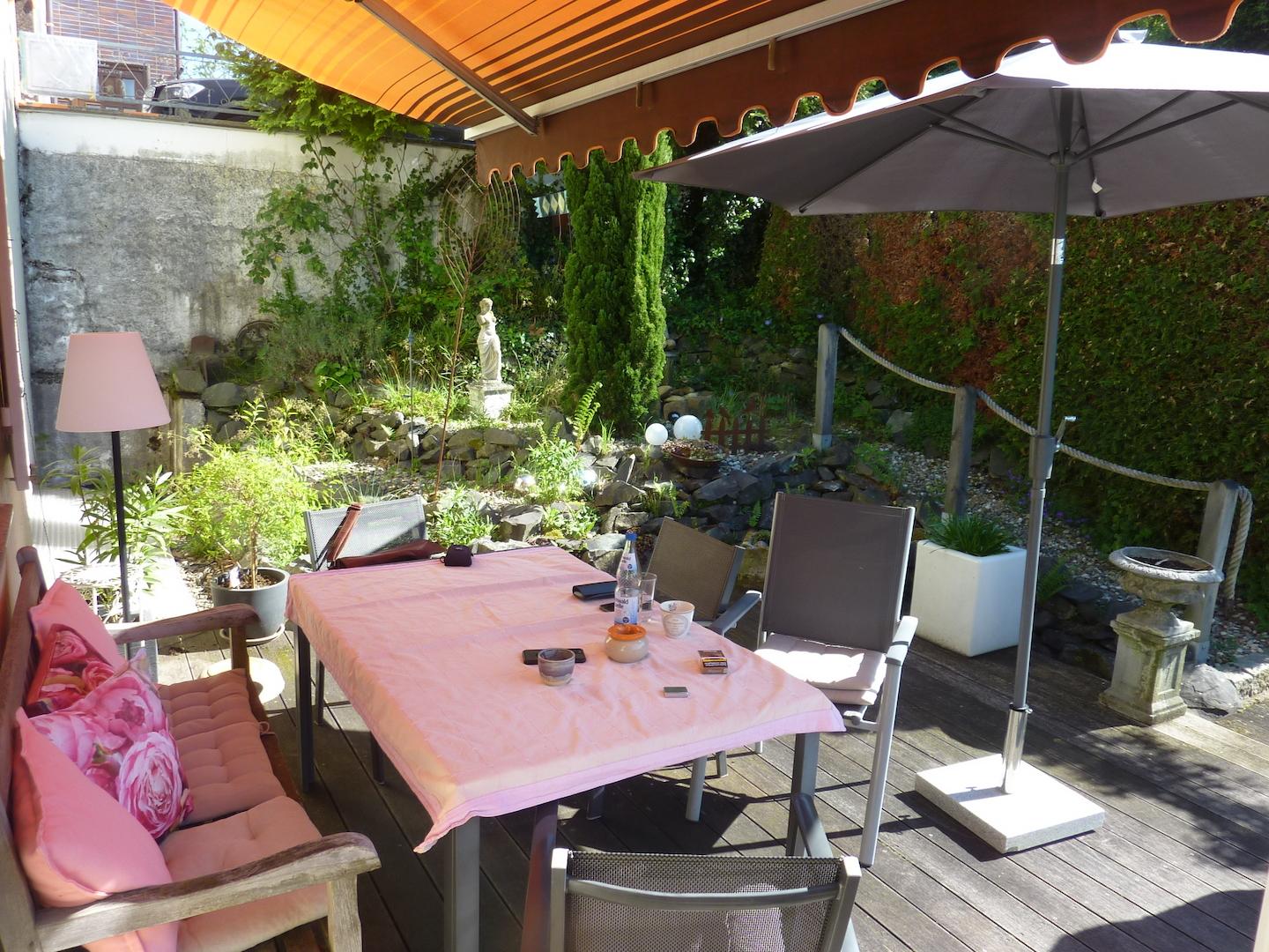 Terrasse vor dem Haus