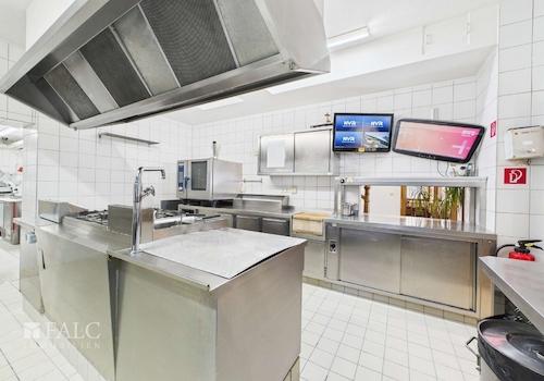 CAM04294G0-PR0021-STILL036