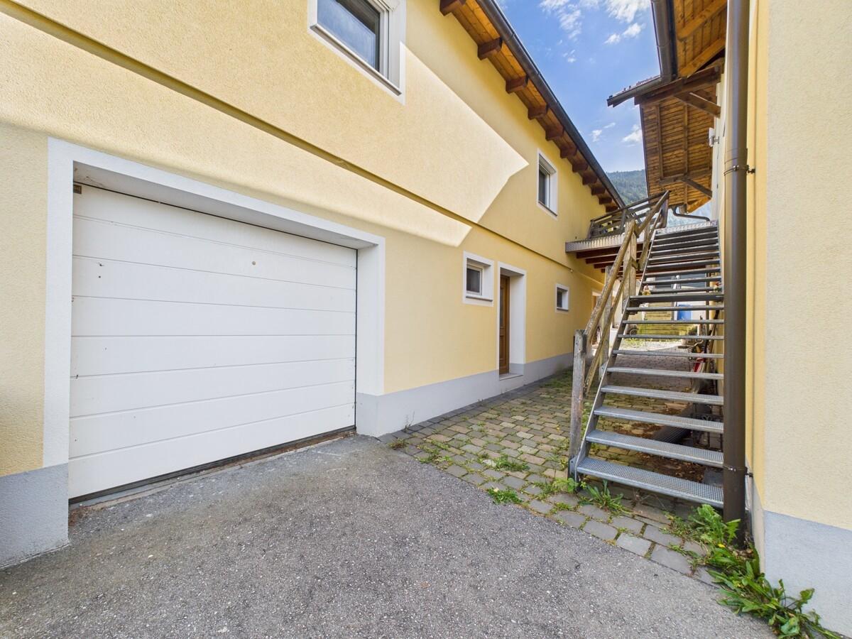 Garage und Aufgang OG