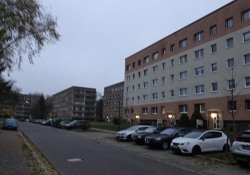 Gegenüberliegender Wohnblock