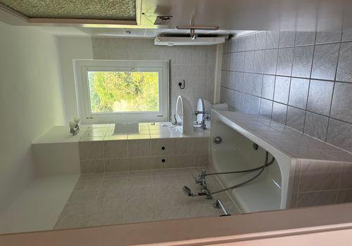 Badezimmer mit Badewanne