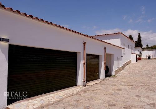 Garage & Guest house