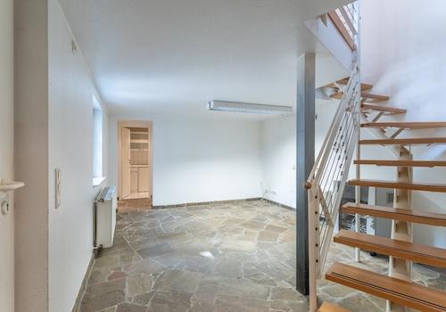 EG mit Bruchsteinboden