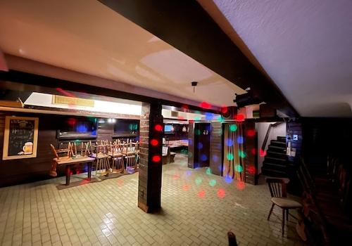 6 Tanzfläche UG 10502