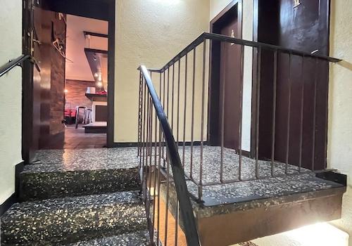 1 Treppe verbindet EG und UG mit WCs 10502