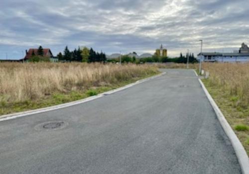 großzügige Grundstücksflächen