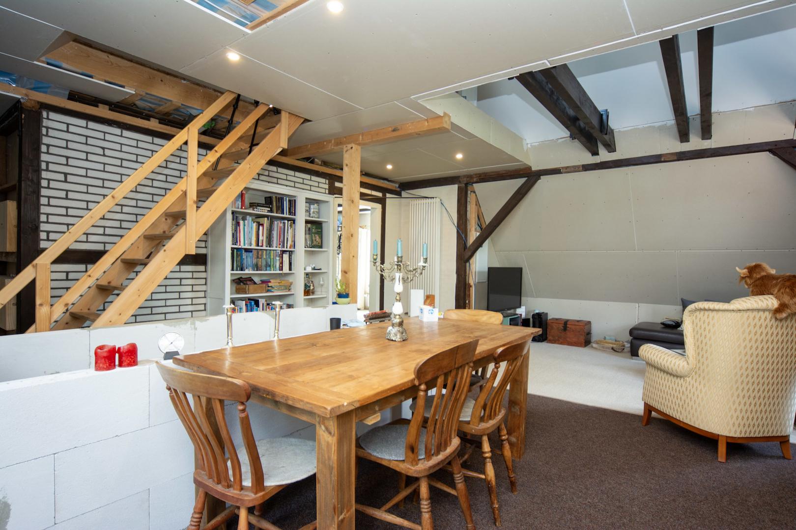 Treppe ins Loft im Dachgeschoss