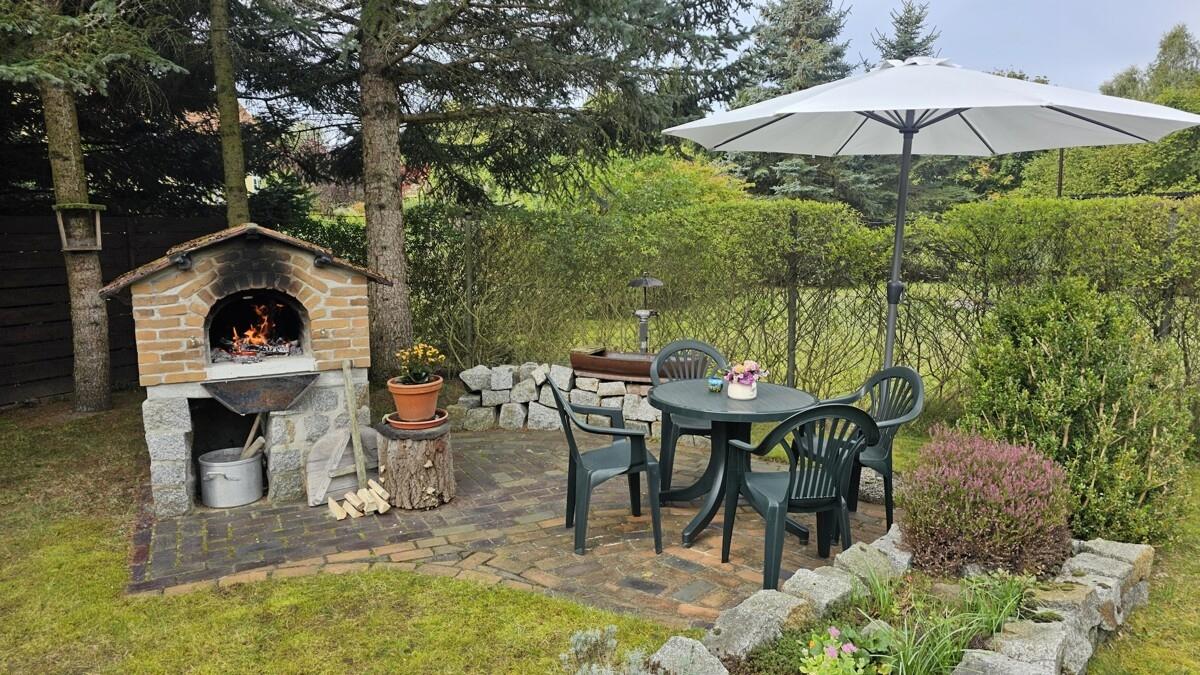 gemütliche Ecke mit Außenkamin