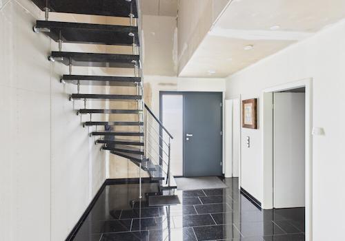 Blick vom Wohnzimmer in Richtung Eingangstür