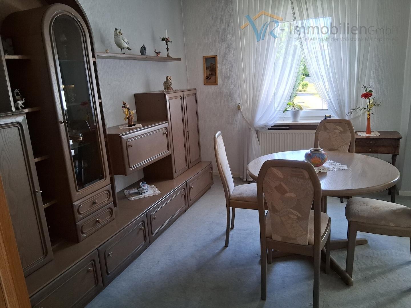 8 Wohnzimmer